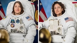 Hai nữ phi hành gia đầu tiên đi bộ ngoài không gian