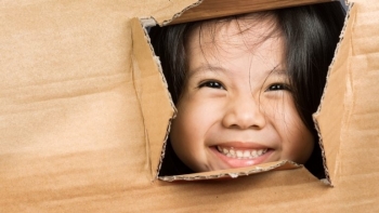 Vì sao trẻ nghịch ngợm và bất tuân quy tắc thường hạnh phúc?