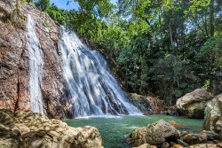 Chụp ảnh tự sướng ở Thái Lan, du khách Pháp rơi từ thác nước tử vong