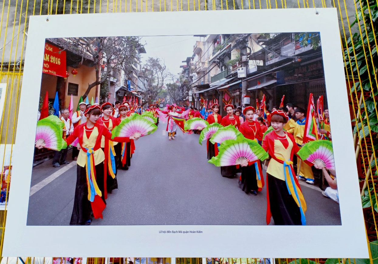 trien lam anh di san trong long ha noi mang le hoi truyen thong den gan hon voi nguoi tre