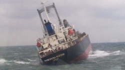 Cứu hộ thành công 18 thuyền viên Thái Lan trên tàu chở hàng sắp chìm