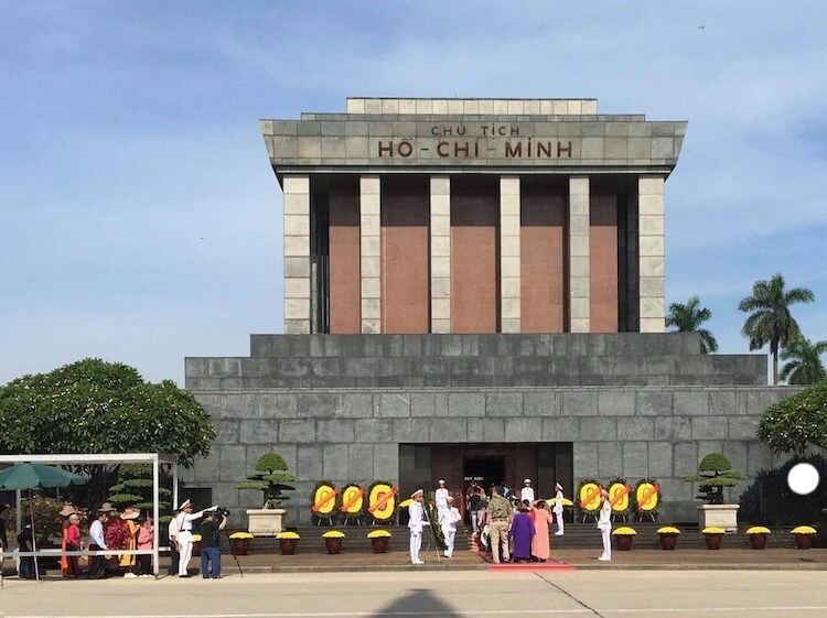 bao nuoc ngoai goi y lich trinh an choi 24 gio o ha noi