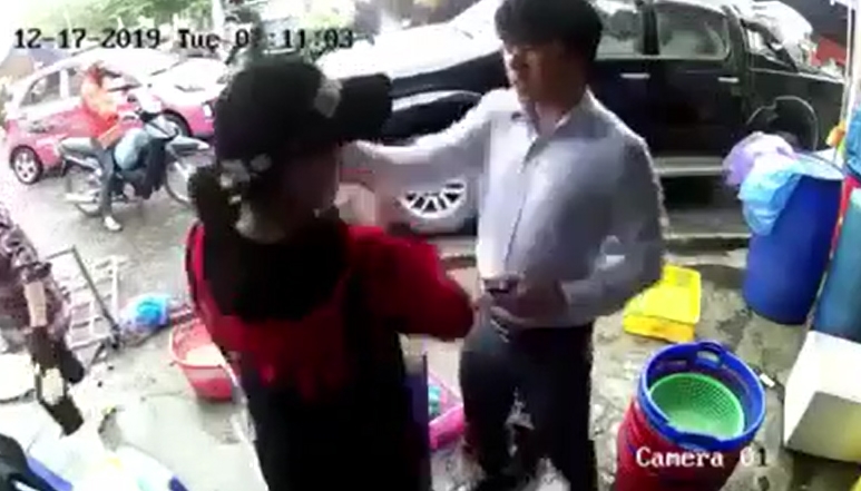 nguoi dan ong di oto tat phu nu o cho toi lam the de bao ve me va gia dinh