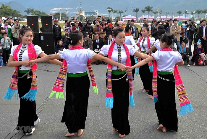 noi con song da chay vao dat viet thuoc tinh nao