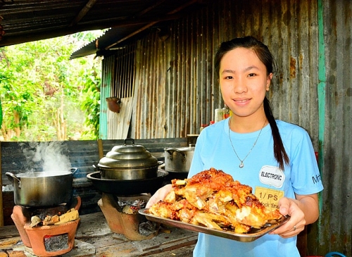Kiên Giang: 8X "trốn" lên Ma Thiên Lãnh nuôi gà trong rừng, mở quán gà