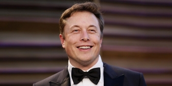 Elon Musk vượt mặt Jeff Bezos, trở thành người giàu nhất thế giới