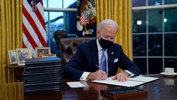 Tổng thống Joe Biden xuống tay gạt hết quan chức thời ông Trump
