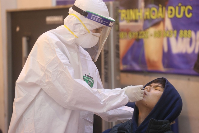 Ca nhiễm SARS-CoV-2 mới ở Hà Nội tiếp xúc nhiều người