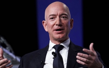 Ông chủ Amazon giành lại vị trí người giàu nhất thế giới