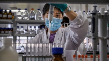 7 đợt cung ứng vaccine COVID-19 ở Việt Nam và đối tượng tiêm thế nào?