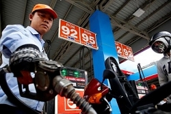 Giá xăng dầu hôm nay (17/12): Dầu thô giữ vững mốc 50 USD
