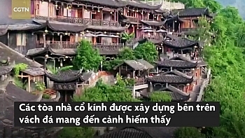 Cảnh sắc đẹp tựa tiên cảnh ở thị trấn 2.000 tuổi