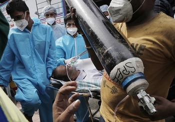 Bệnh viện Ấn Độ rút ống thở của bệnh nhân già để cứu người trẻ gây tranh cãi