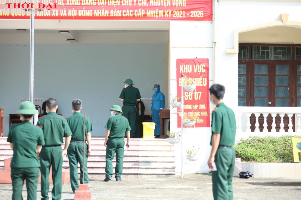 Bắc Ninh: Lực lượng vũ trang, y bác sĩ đi bầu cử sớm để ứng phó dịch COVID-19