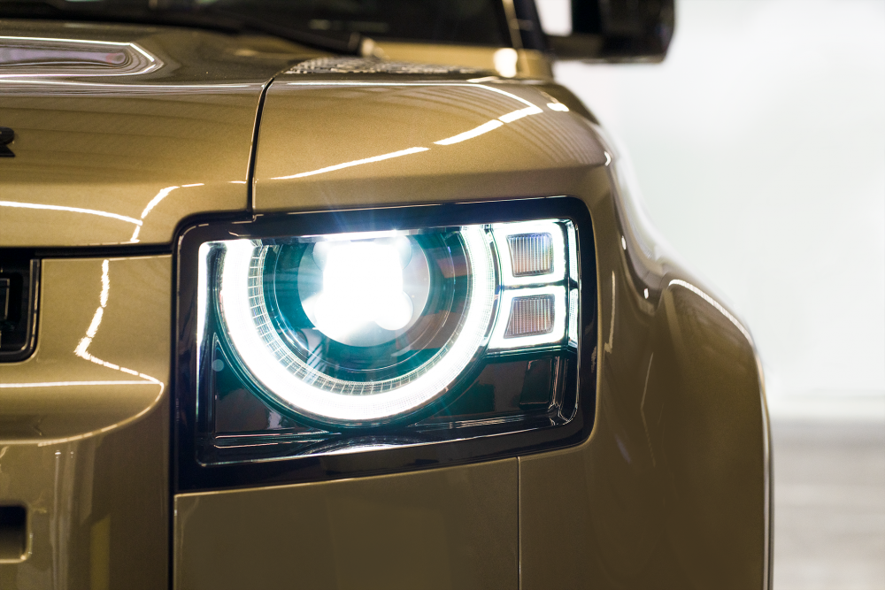 Land Rover Defender 90 mới đã có mặt tại Việt Nam, giá cao nhất 6,5 tỷ đồng
