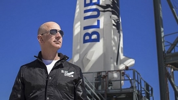 Jeff Bezos bị phản đối quay lại Trái Đất