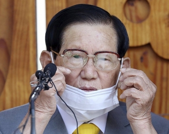 Hàn Quốc bắt giáo chủ của giáo phái lây COVID-19 cho hàng nghìn người