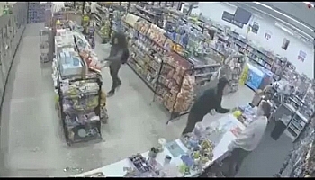 Video: Hài hước tình huống kẻ trộm bất ngờ trở thành 