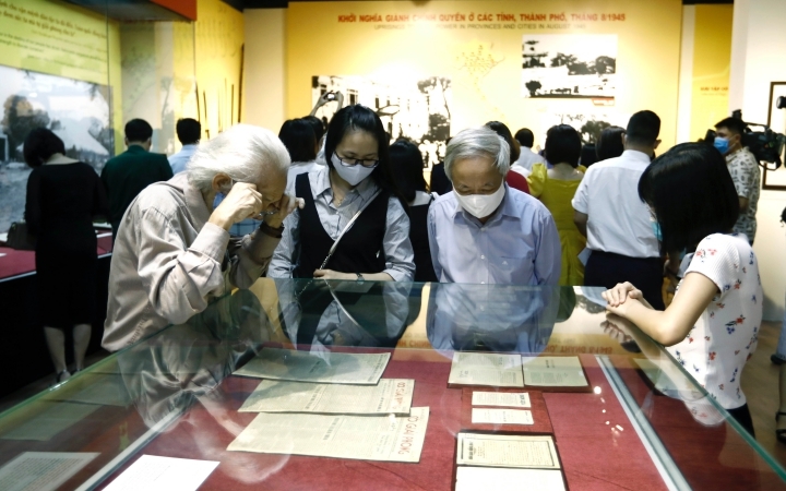 Chùm ảnh: Trưng bày chuyên đề “Ngày Độc lập 2/9” Tái hiện mùa thu năm 1945 qua những hiện vật hiếm thấy tại triển lãm “Ngày Độc lập 2/9”