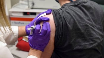 CNN: 'Vaccine sẽ không thể chữa khỏi nền kinh tế toàn cầu' CNN: 'Vaccine sẽ không thể chữa khỏi nền kinh tế toàn cầu'