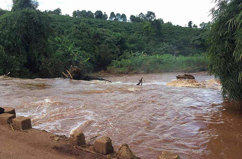 Bão số 5: 3 người bị nước cuốn trôi tại Hà Tĩnh, 1 người tử vong