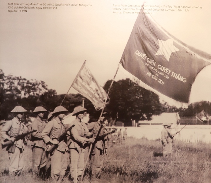 Nhìn lại hình ảnh ngày Giải phóng Thủ đô năm 1954 Nhìn lại hình ảnh ngày Giải phóng Thủ đô 10/10/1954