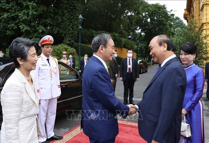 Thủ tướng Nguyễn Xuân Phúc đón tiếp Thủ tướng Nhật Bản Suga Yoshihide