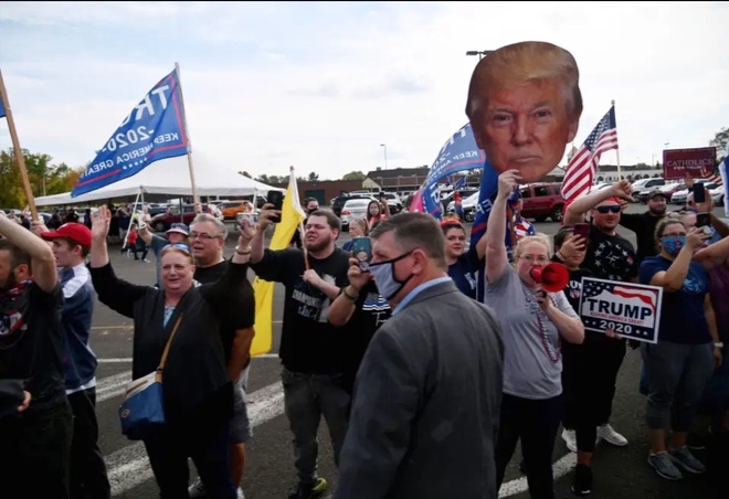 Nhóm ủng hộ ông Trump đến phá buổi vận động của ông Biden