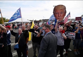 nhom ung ho ong trump den pha buoi van dong cua ong biden