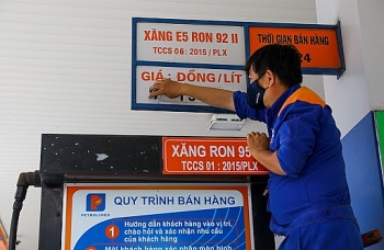 Giá xăng dầu hôm nay (27/11): Xăng trong nước tăng cao kỷ lục