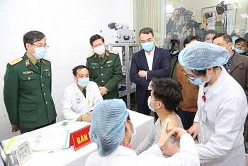 Sức khoẻ 3 người Việt Nam đầu tiên thử nghiệm vaccine COVID-19 ra sao?