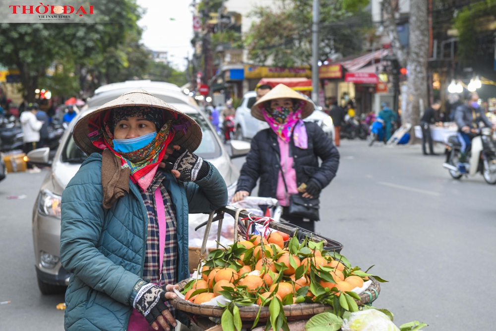 Người lao động tự do se sắt trong giá rét ở Hà Nội