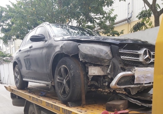 Vụ Mercedes GLC cháy nửa năm chưa sửa: 