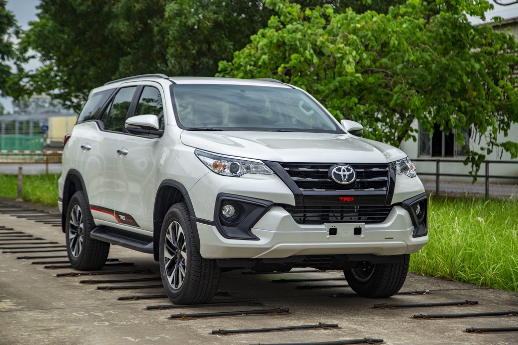 tam gia 14 ty dong mua toyota fotuner hay ford everest choi tet 2020