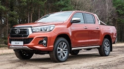 suv co trung toyota fortuner hay ford everest