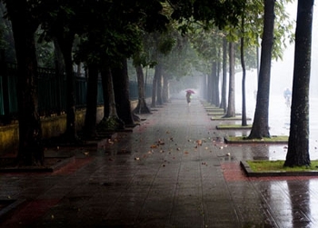 Thời tiết ngày mai 4/3: Hà Nội và Trung Bộ tiếp tục mưa rải rác