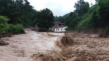 thoi tiet 109 bac bo mua lon canh bao loc set sat lo dat nhieu noi