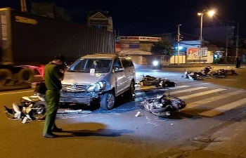 Hiện trường vụ ô tô tông hàng loạt xe máy, người và xe nằm la liệt ở Thủ Đức