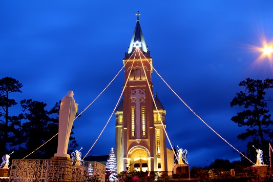 Noel 2020: Những địa điểm đi chơi Noel ở Đà Nẵng bạn không thể bỏ lỡ