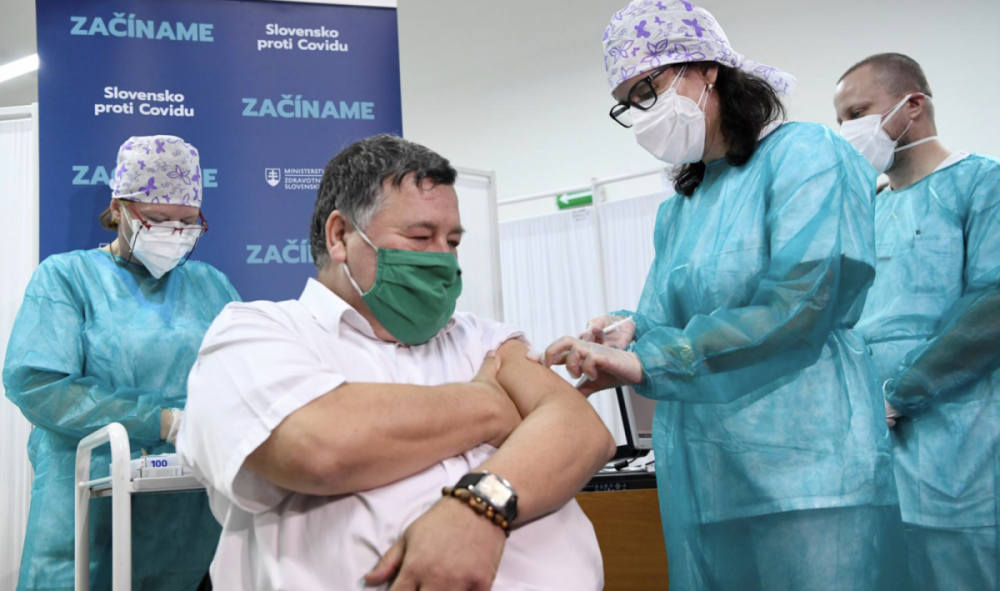 hungary va slovakia bat dau tiem vaccine covid 19