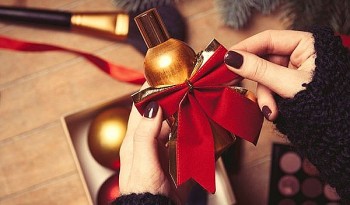 Noel 2021: Quà Giáng Sinh bất ngờ tặng bạn gái, vợ