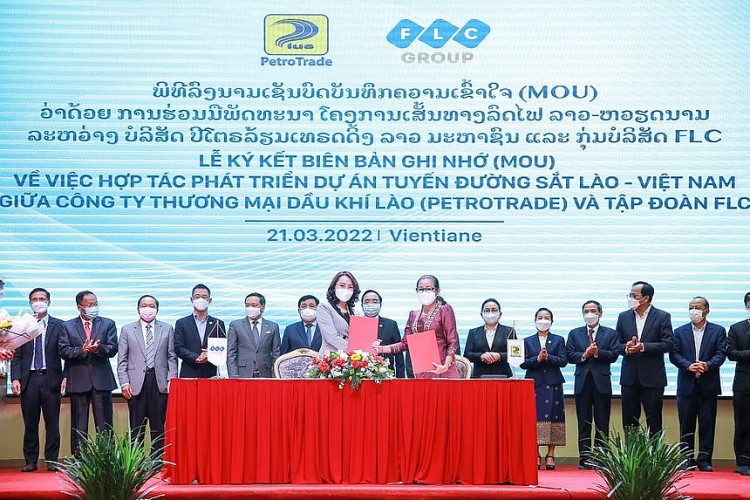 Lễ ký kết diễn ra sáng 21/3 tại Vientiane. Ảnh FLC