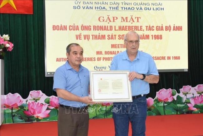 Quảng Ngãi: Gặp mặt tác giả bộ ảnh vụ thảm sát Sơn Mỹ