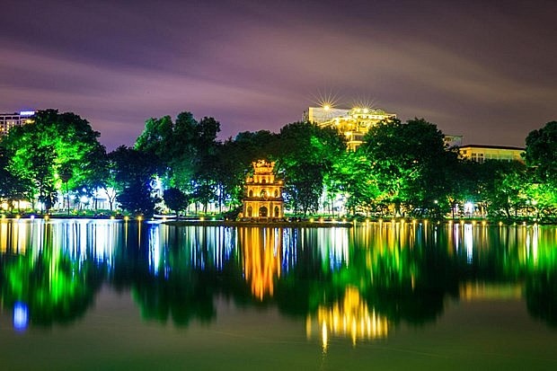 Thủ đô Hà Nội trầm mặc về đêm. Ảnh: CTV/Vietnam+