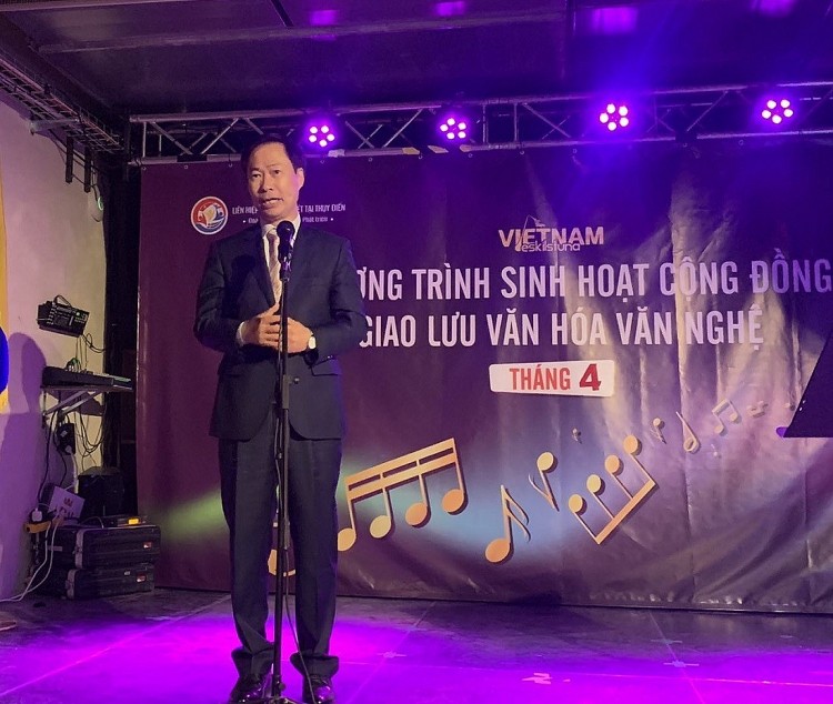 Đại sứ Phan Đăng Dương phát biểu tại chương trình gặp gỡ giao lưu văn hóa Việt Nam. Ảnh: Baoquocte.vn