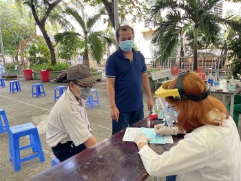 Việt Nam sẽ bỏ khai báo y tế nội địa