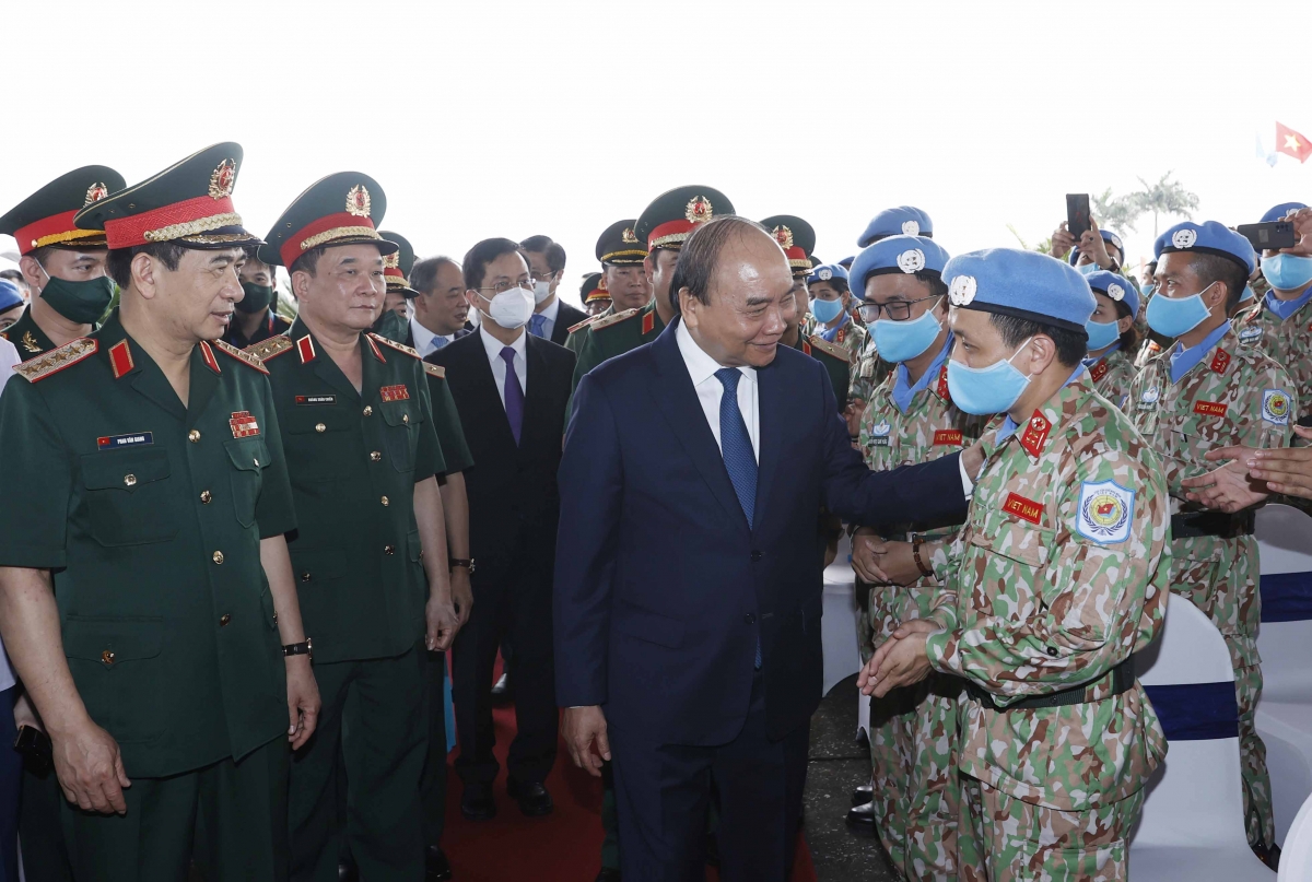 Chủ tịch nước ra sân bay tiễn đoàn cán bộ, chiến sĩ lên đường làm nhiệm vụ tại LHQ