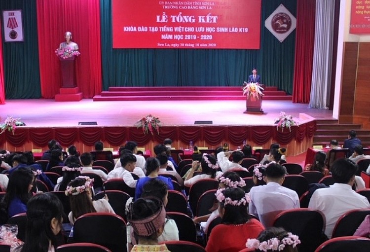 Tăng cường hợp tác đào tạo nguồn nhân lực cho các tỉnh Bắc Lào