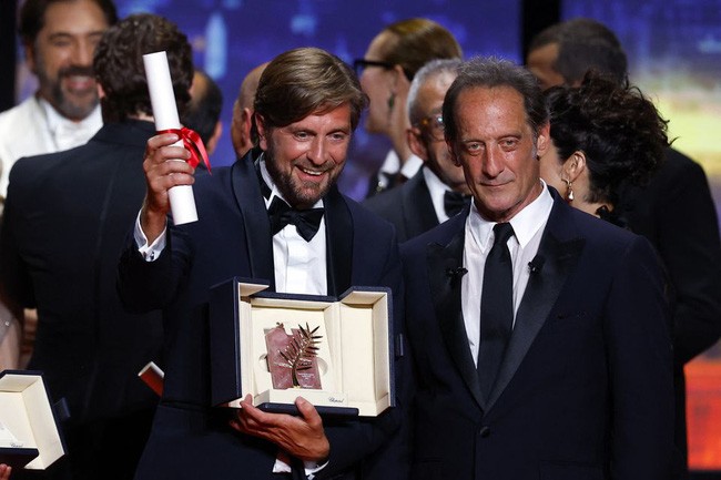 Liên hoan phim Cannes 2022: Phim 'Triangle of Sadness' giành giải Cành cọ Vàng