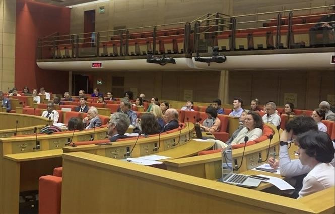 Hội thảo 'Biển Đông: Một không gian đa chiều trước những thách thức toàn cầu' diễn ra tại trụ sở Thượng viện Pháp, thu hút hơn 120 người tham dự. (Nguồn: TTXVN)